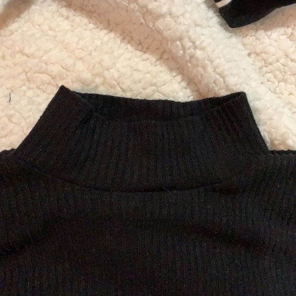 Never worn Ribbed garage black mock neck - Picture 3 of 4